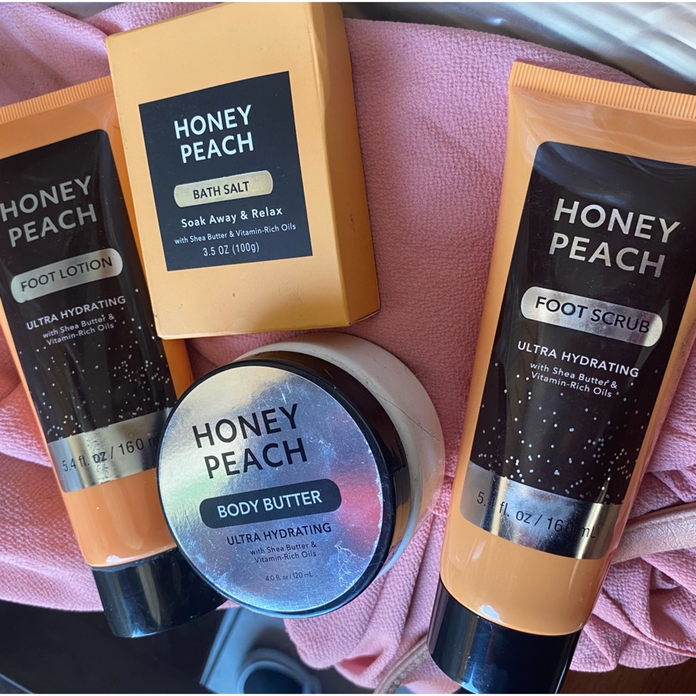 BRAND NEW UNUSED Bath and body set